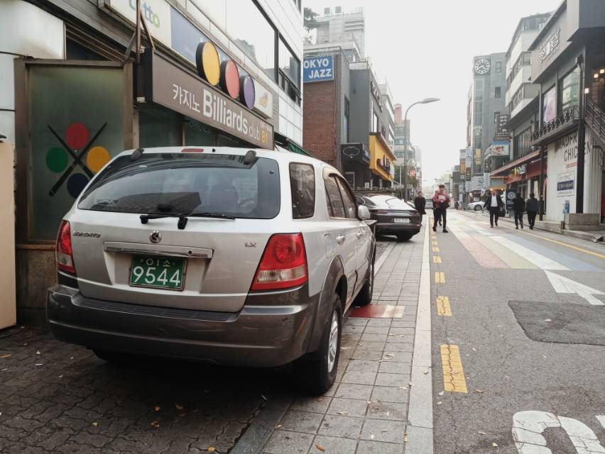在韩国路面上,最常见的有四种颜色的车牌,其中绿色的是2006年以前使用