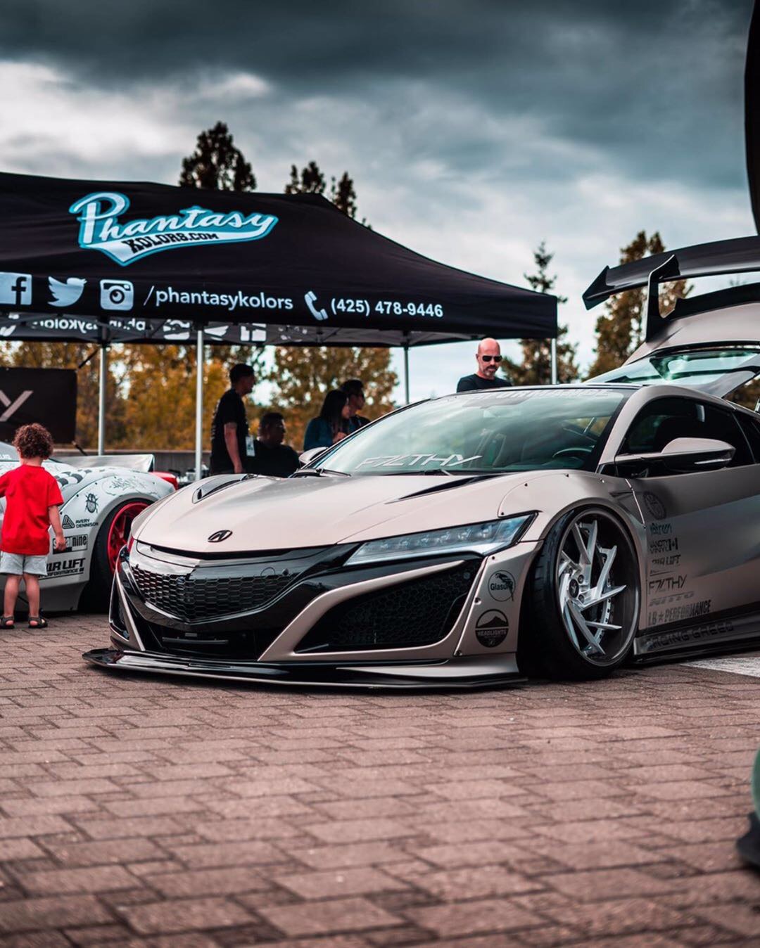 讴歌nsx号称"东瀛法拉利",穿上lb宽体的它何尝不是一件艺术品.