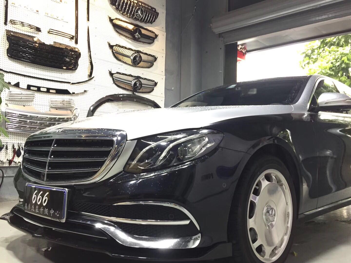 奔驰e级w213立标双拼色贴膜前杠镀条装饰前铲有点像迈巴赫的样子