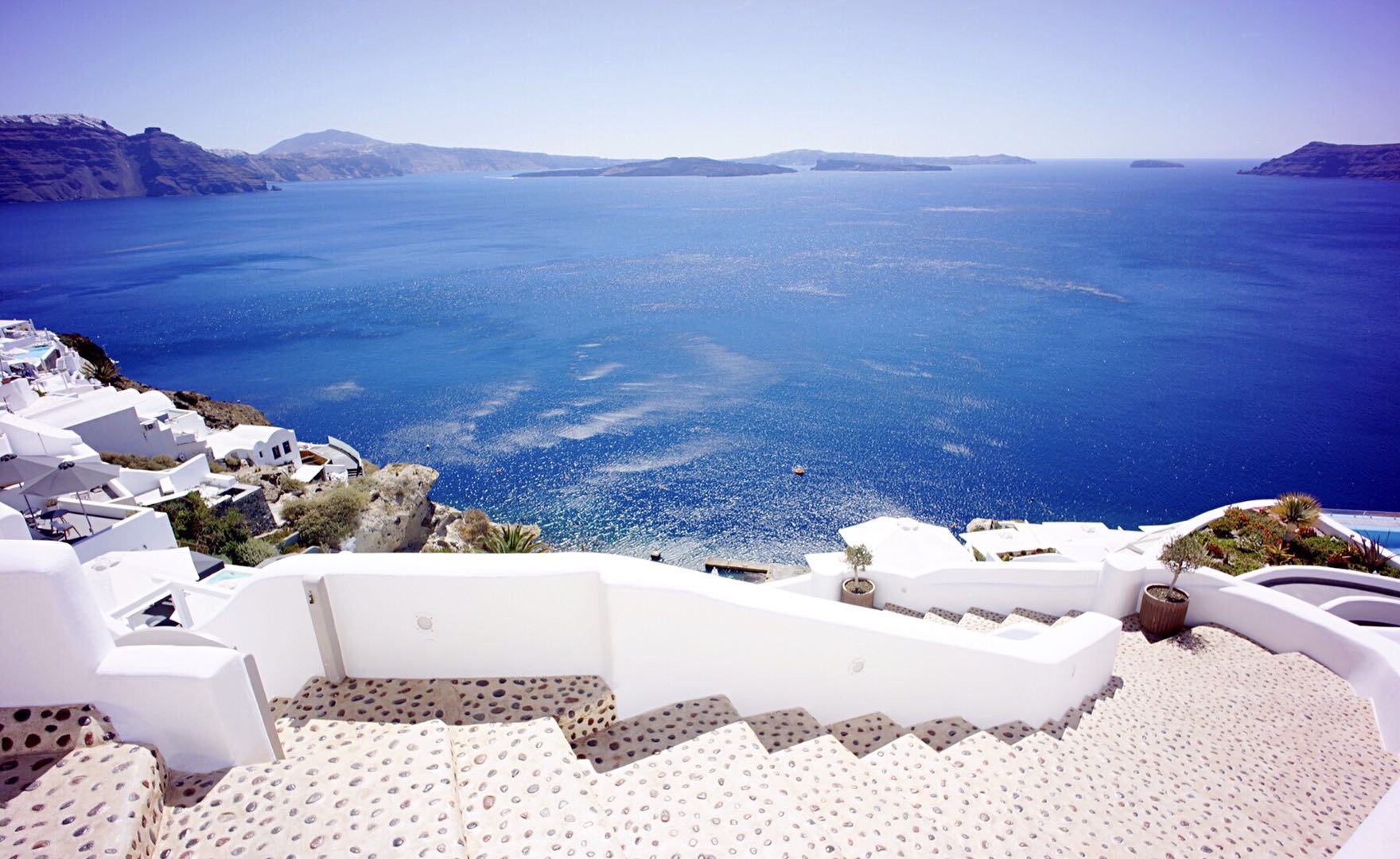 网红地圣托里尼满眼的地中海蓝而伊亚镇就是圣托里尼最耀眼的一颗明珠