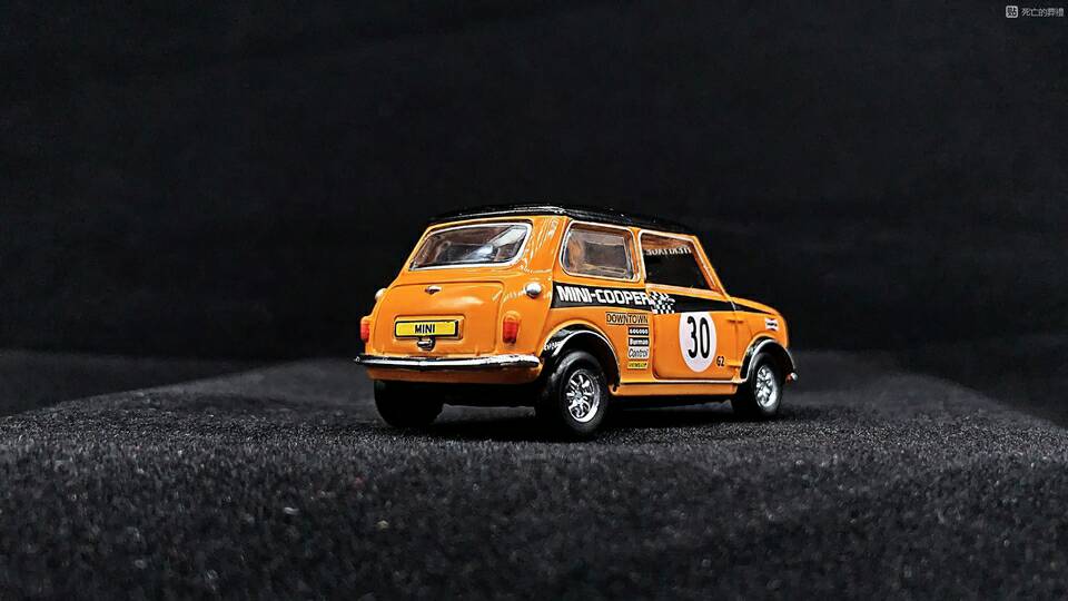 tiny合金小车 mini很喜欢的涂装三开门整车细节较多比较精致这个 mini