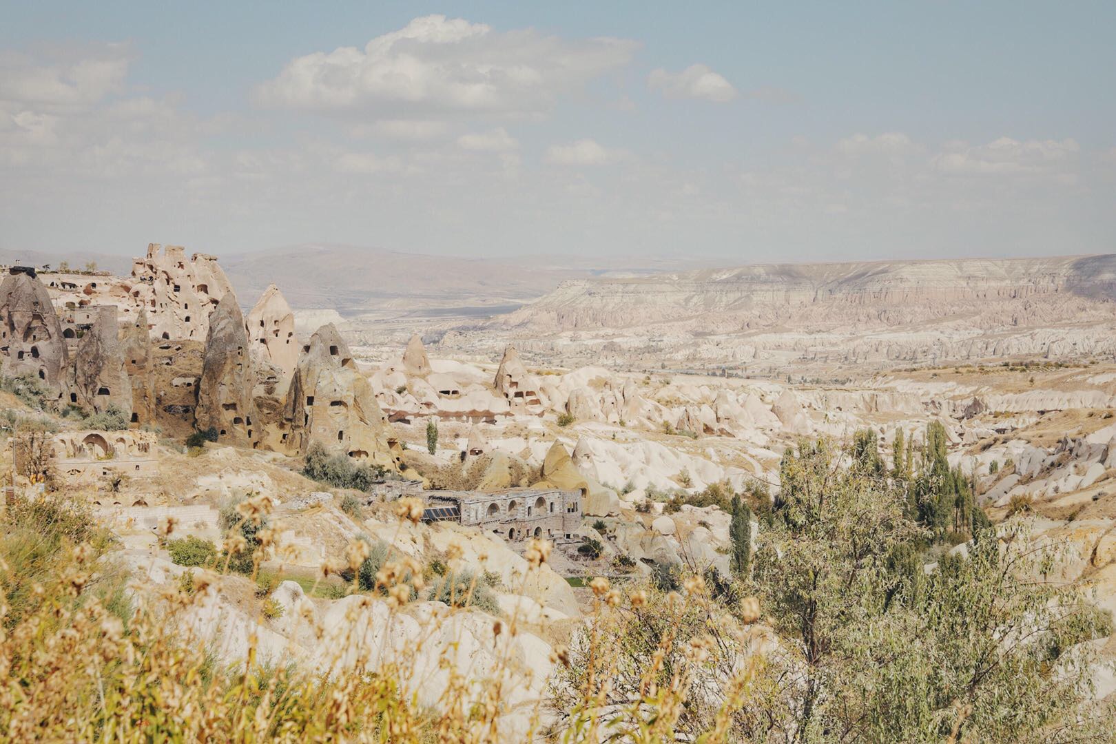 鸽子谷(pigeon valley)位于乌奇希萨尔,这边也很美,但是这边的酒店