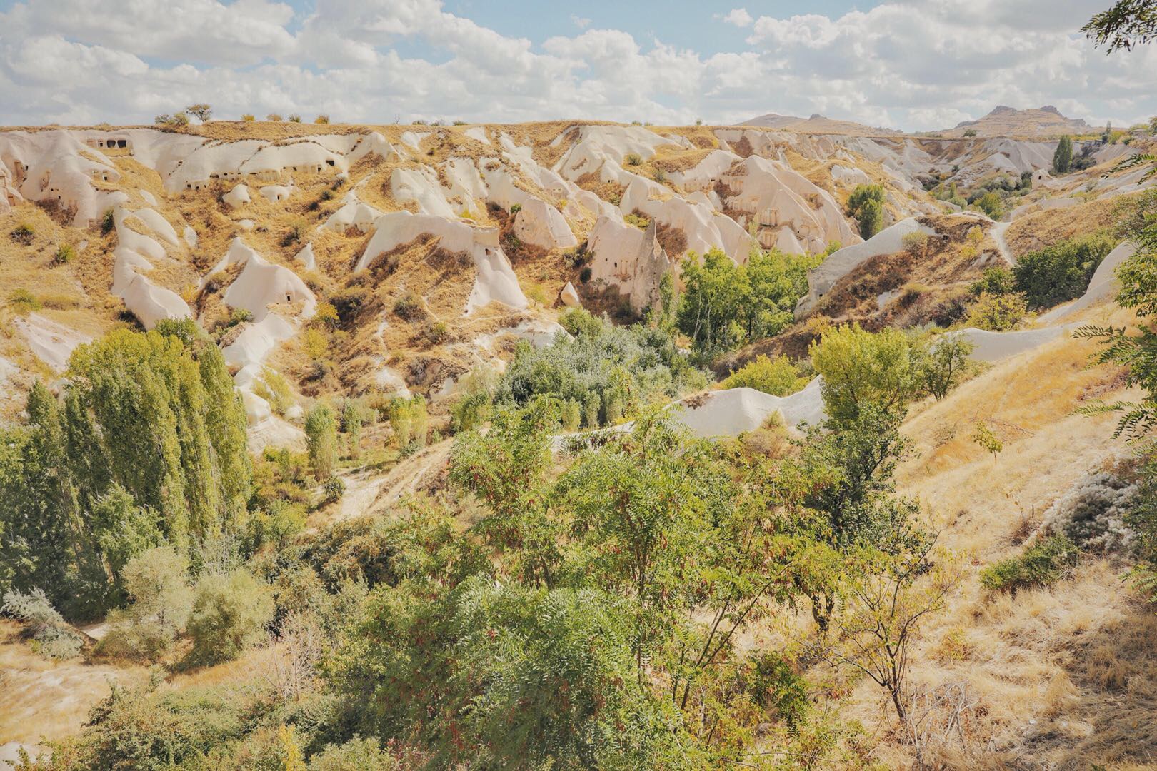 鸽子谷(pigeon valley)位于乌奇希萨尔,这边也很美,但是这边的酒店