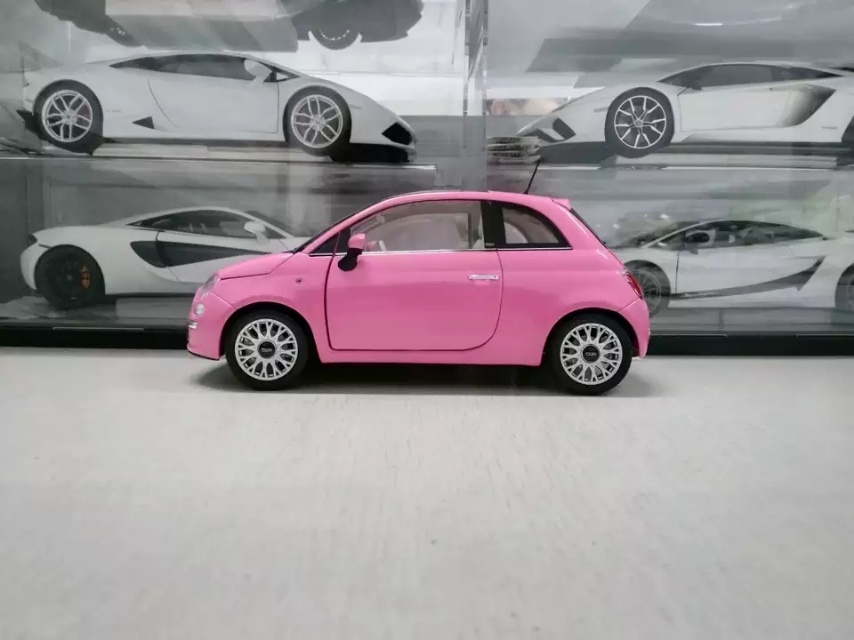 对可爱的小型车完全没有抵抗力～菲亚特500就是其中一款～诺威尔的