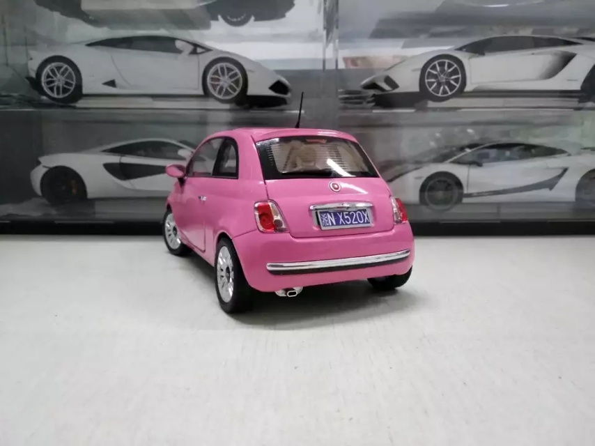 对可爱的小型车完全没有抵抗力～菲亚特500就是其中一款～诺威尔的