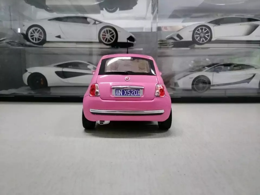 对可爱的小型车完全没有抵抗力～菲亚特500就是其中一款～诺威尔的