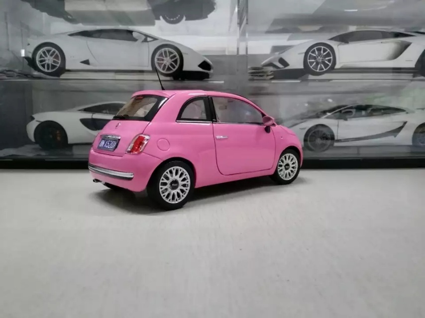 对可爱的小型车完全没有抵抗力～菲亚特500就是其中一款～诺威尔的