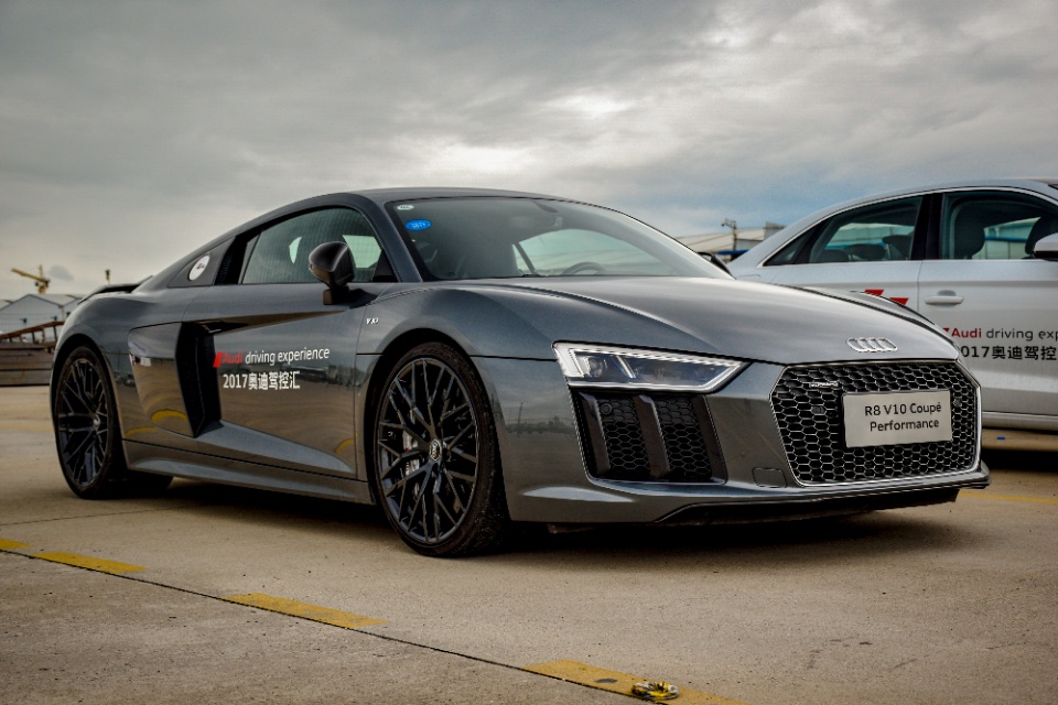 随拍 br /> audi br /> rs6 and r8 br /> 你会选谁? - 车友圈子