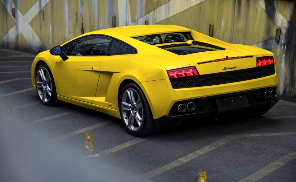 黄色小牛盖拉多 br /> 兰博基尼经历了那么多车型,一款比一款大气,这