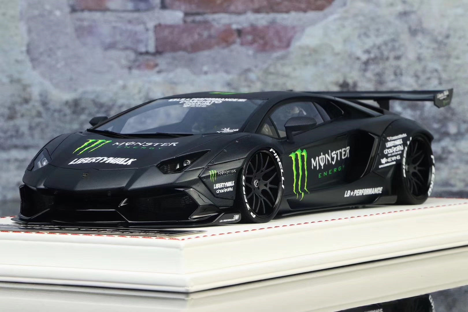 兰博基尼 1/18 lb lp720-4 魔爪  br />  br /> 昨日渐多,明日愈少