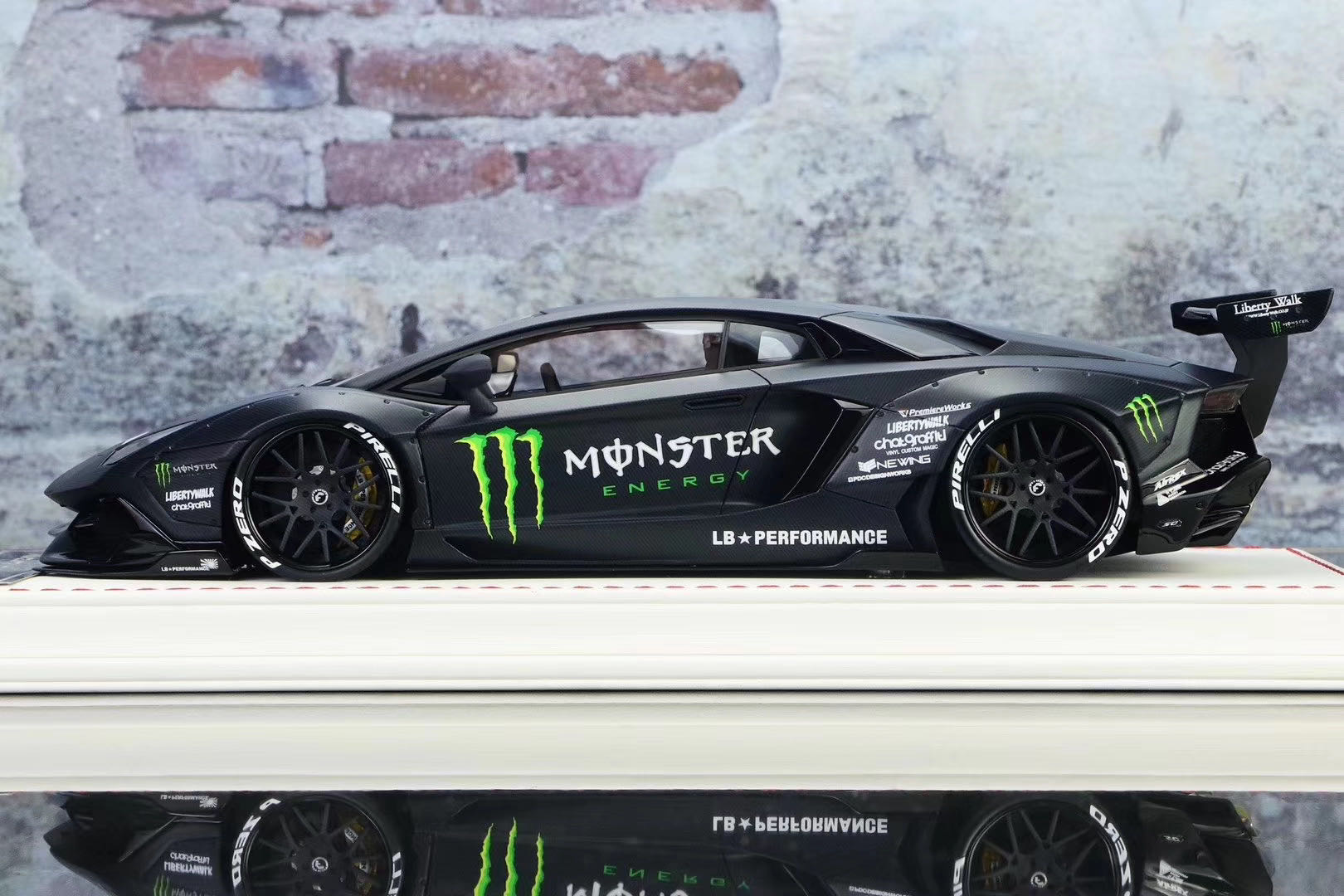 兰博基尼 1/18 lb lp720-4 魔爪  br />  br /> 昨日渐多,明日愈少