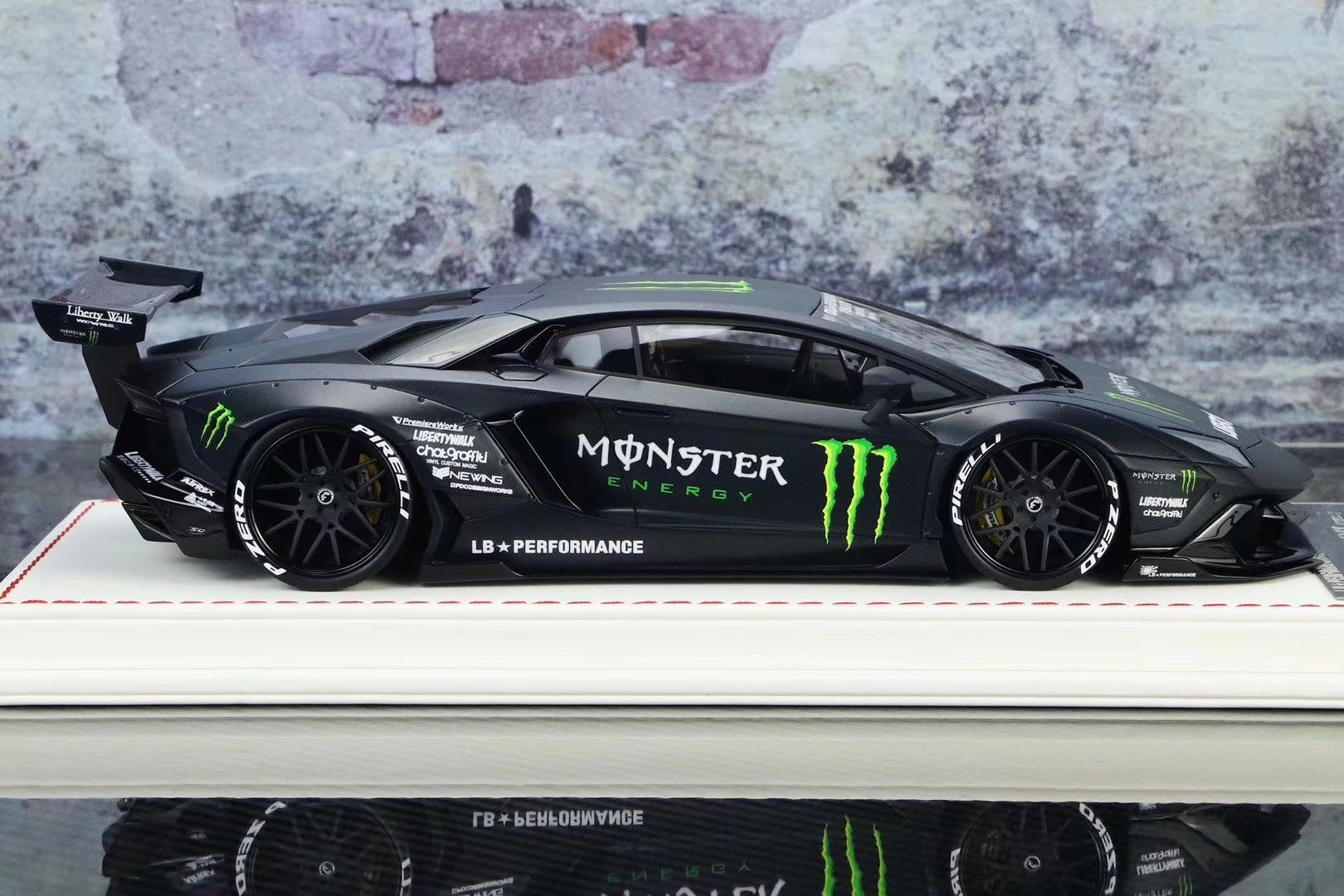 兰博基尼 1/18 lb lp720-4 魔爪  br />  br /> 昨日渐多,明日愈少