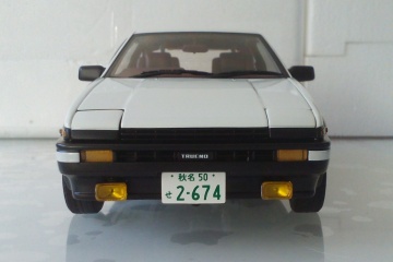 模型:AE86头文字D剧场版觉醒
比例:1:18
品牌:奥图亚
简介:车身合金底盘塑料,前轮联动转向,四开,独立跳灯,四轮无避震,带藤原豆腐一箱。