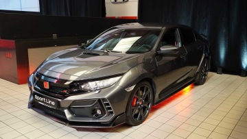 本田新出的思域Type R Sport Line,外观简化了一点,没有了大尾翼。马上国产的两厢思域就要上了,这是一个很好的改装蓝本。 