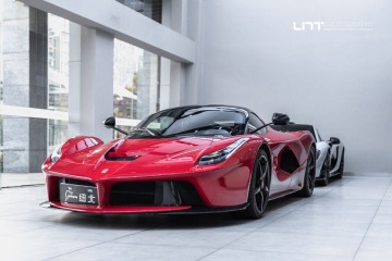 LaFerrari Aperta & LaFerrari
红色马王