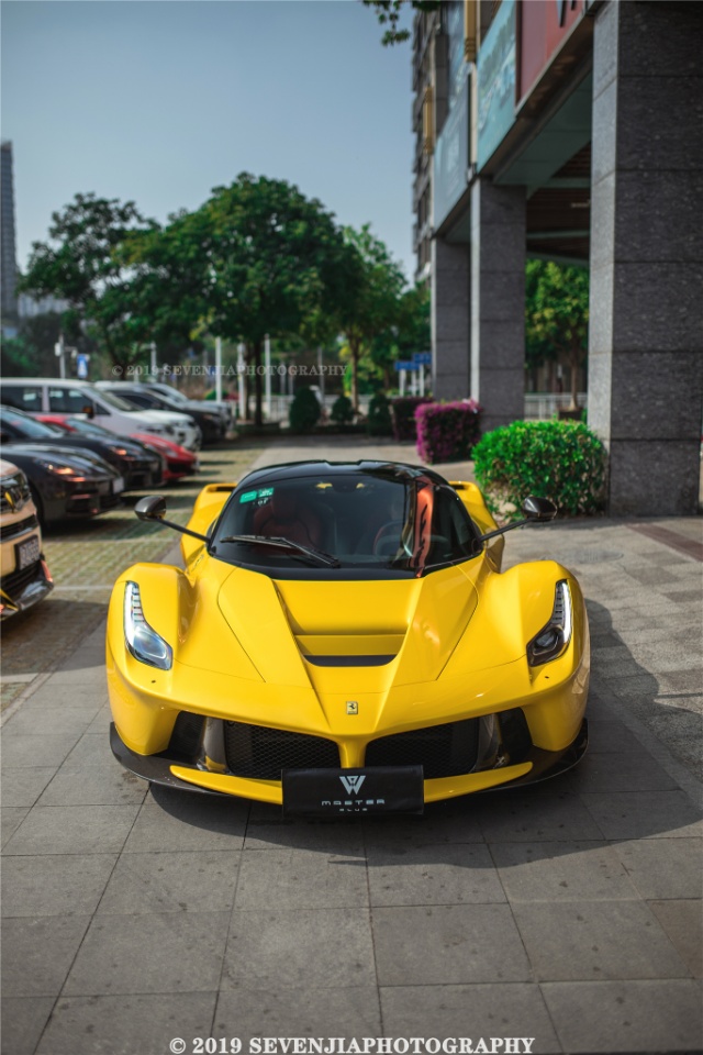 ferrari laferrari珍珠黄  br /> 原来黄色的法拉利真的好美 - 车友