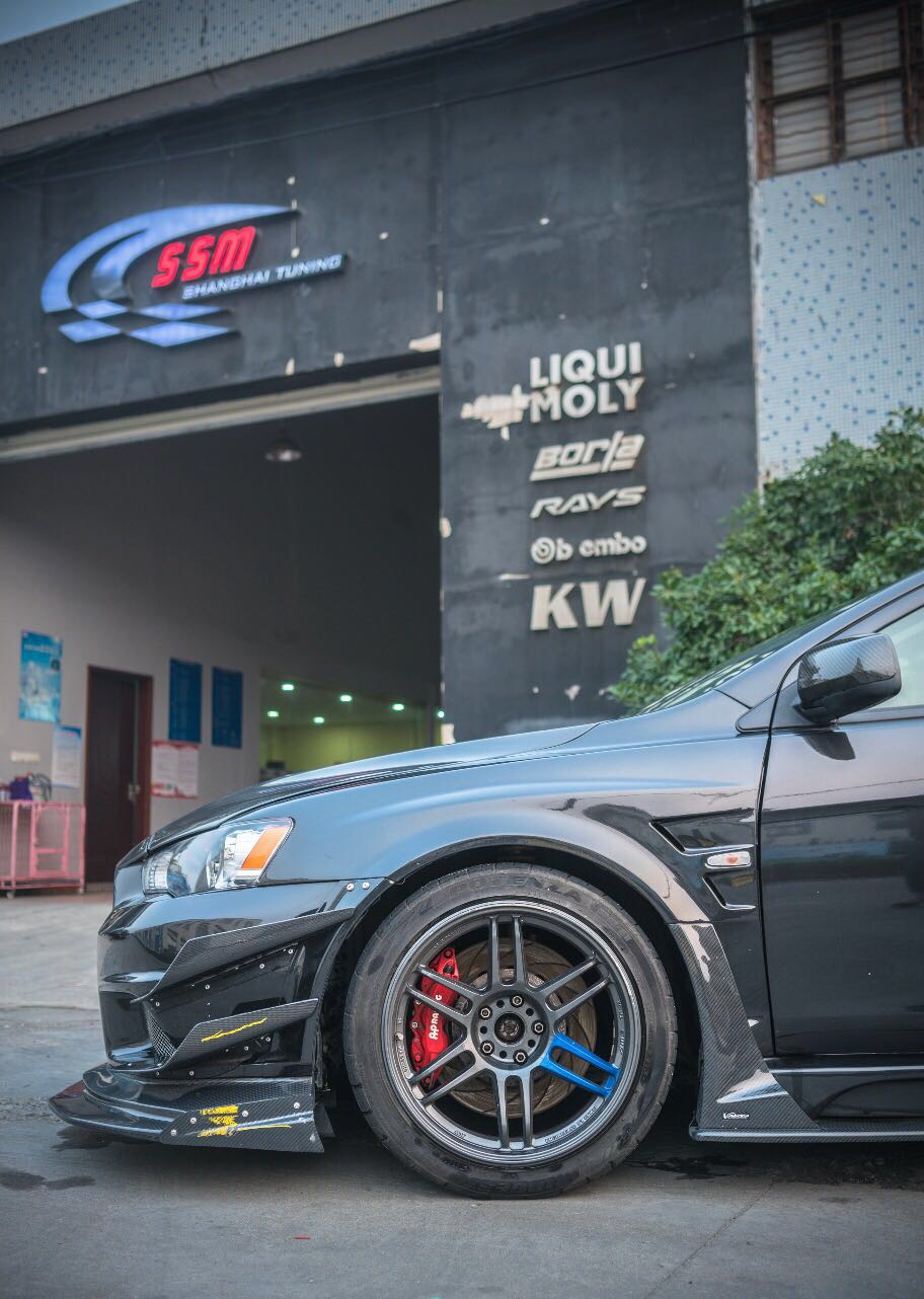 经理圣物的绝唱~三菱evo 10代(2) br /> 加装了varis包围,使整车看