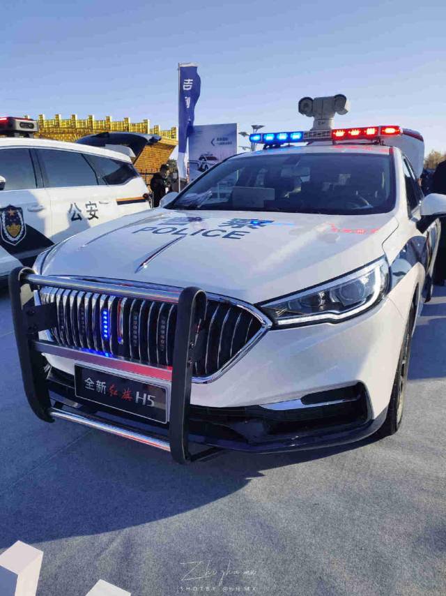 红旗h5警用改装版在警博会上面看到一辆红旗h5警.