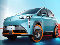 广汽埃安品牌独立开启新纪元，超定律智能纯电SUV埃安Y全球首发