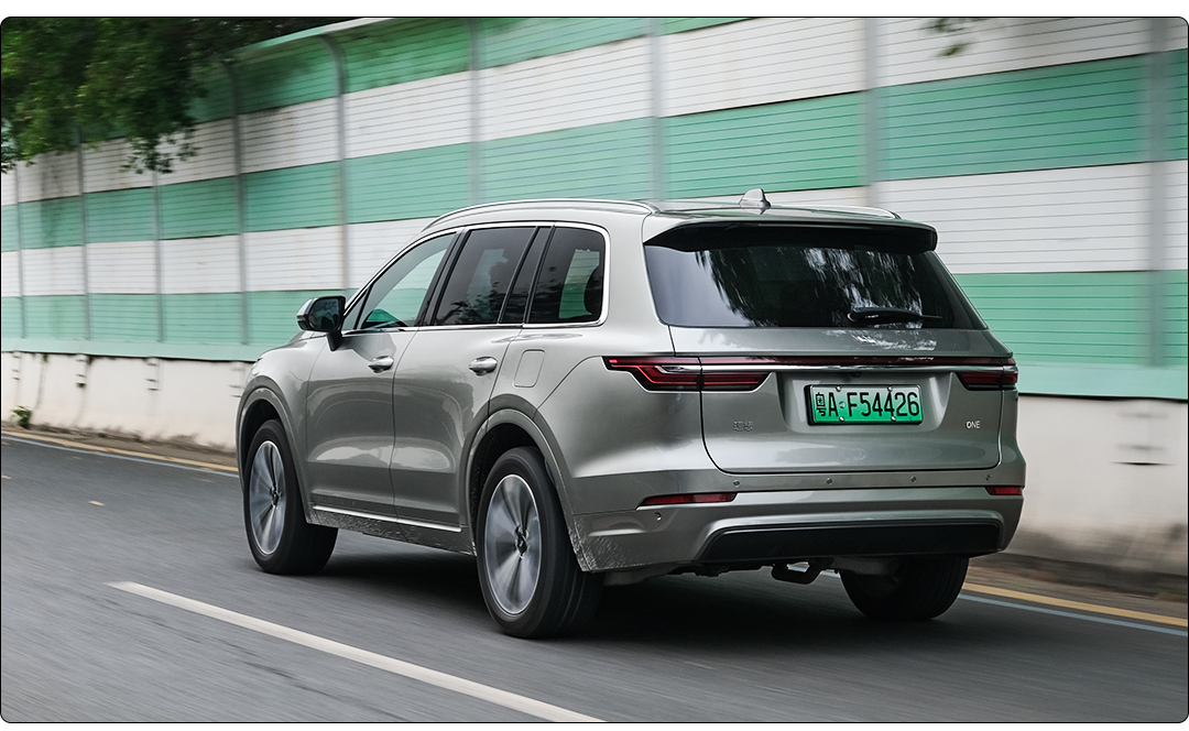 超5米长SUV，实测6.8秒破百，8L出头油耗！实力大起底