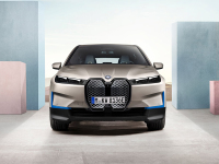 我 车漆可以自动修复、操控最好的电动SUV