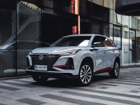 一个店就能卖100多台 订车要等一个月 这台国产车成了！