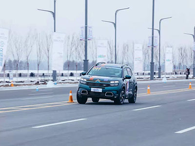 东风雪铁龙又双叒叕来踢馆了,天逸勇夺CCPC冰雪挑战双冠王
