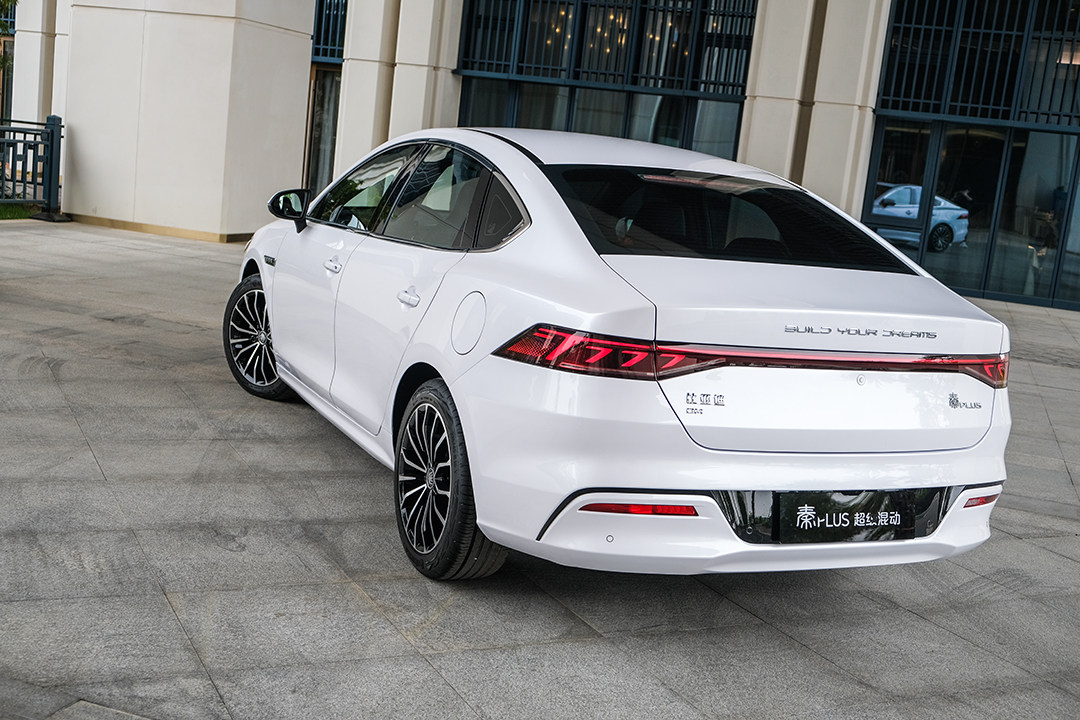 比亚迪超省油新车真高端，不用电仅3.8L/100km ！
