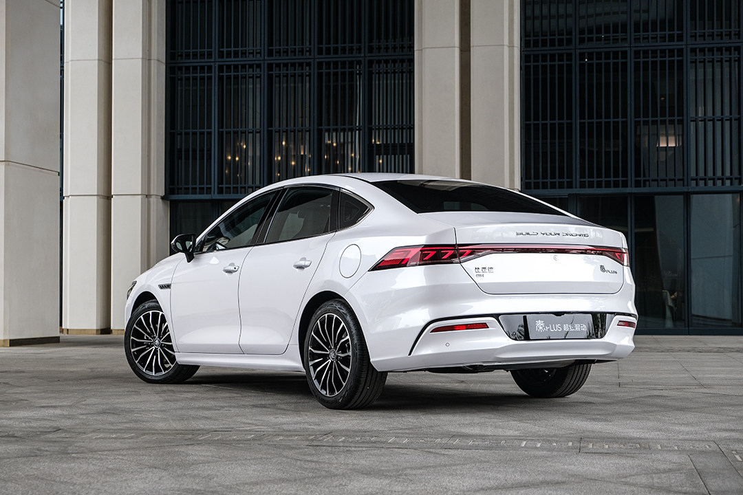 比亚迪超省油新车真高端，不用电仅3.8L/100km ！