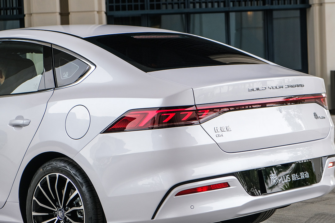 比亚迪超省油新车真高端，不用电仅3.8L/100km ！