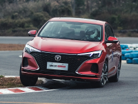 向合资对手发起挑战！这款“国民家轿”竟然这么好开？