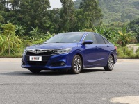 空间大还省油 10万落地的合资车 谁更值得买?