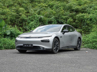 小鹏P7磷酸铁锂版上市  买哪款合适？