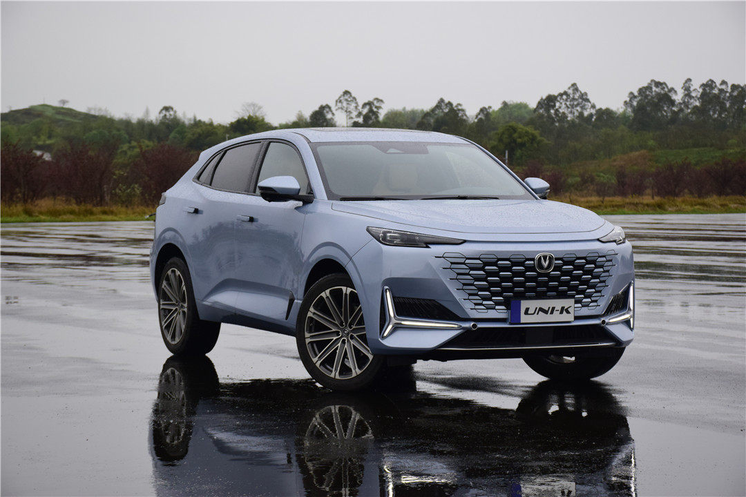 全系2.0T+8AT,四驱系统加持!科技时尚又运动的大五座SUV,最低只需15.39万起!