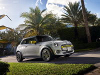 MINI COOPER SE海外试驾 小众而有趣？