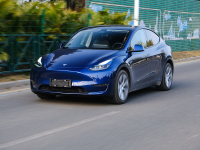 【教授100】熟悉的味道 测试2021款Model Y 长续航全轮驱动版