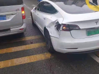 翼子板坏了不敢修？车主：一修反倒赔几万