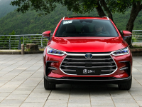 这SUV超豪华 5升油耗续航1千公里!还看啥RAV4途观?