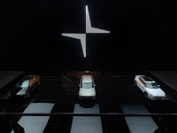 极星2全新产品系列首次亮相2021上海车展