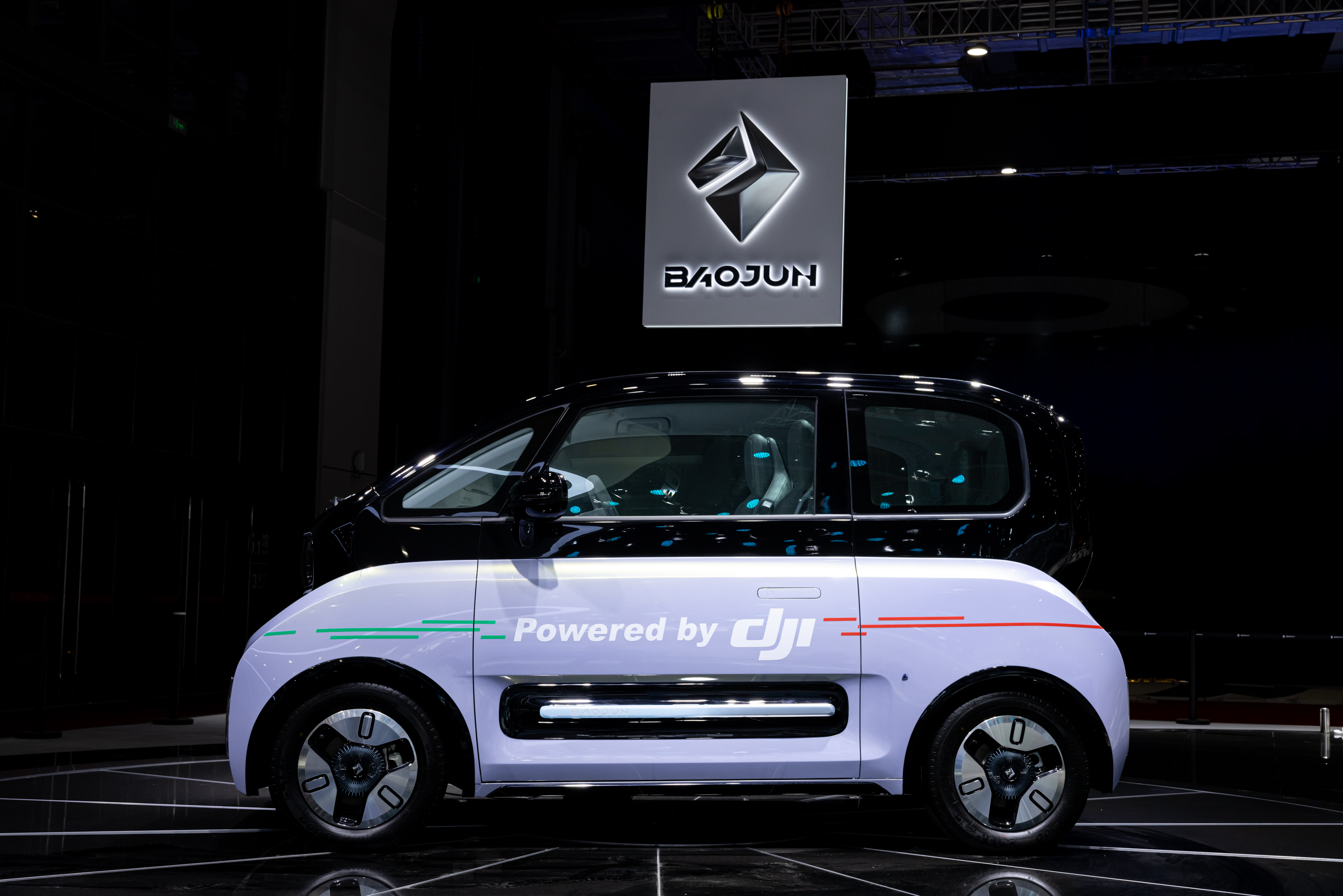 奇遇”上海车展 BAOJUN KiWi EV摩登亮相
