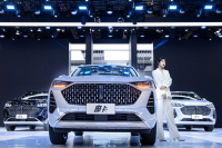 姚安娜称“最懂女孩的心”的WEY摩卡，亮相上海车展并预售