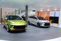 品牌焕新 双车首发 风行家用概念车 T5 EVO雷霆版联袂亮相上海车展 