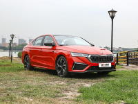 这款德味家轿顶配不到16万！全系标配RS套件 搭大众黄金动力 