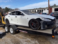 全球首台燃油版特斯拉！造车成本极低！男人看了都想买