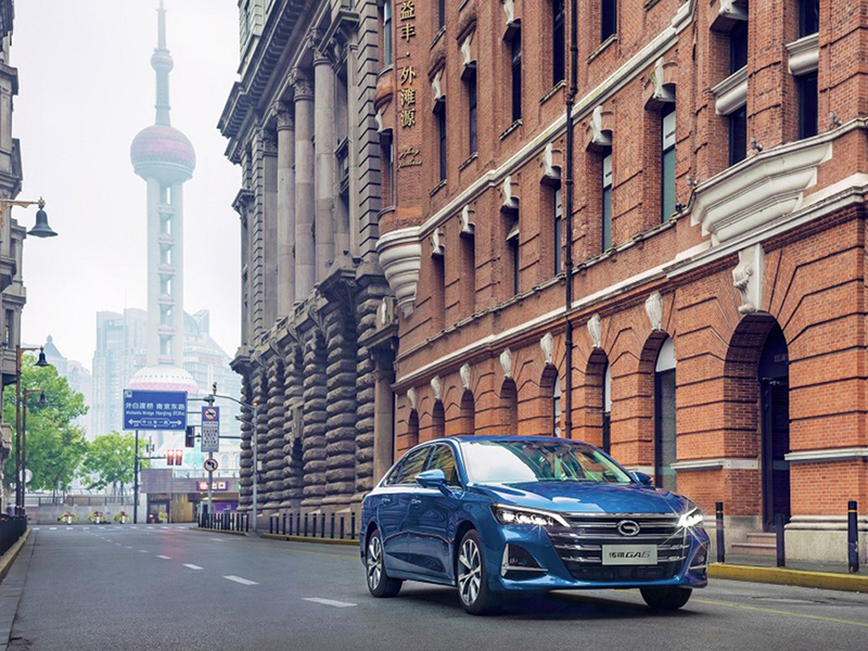 紧凑价格能上自主B级轿车 谁更值得买？