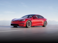 特斯拉这是要逆天了!零百加速不到2s 还能在车上玩《赛博朋克2077》