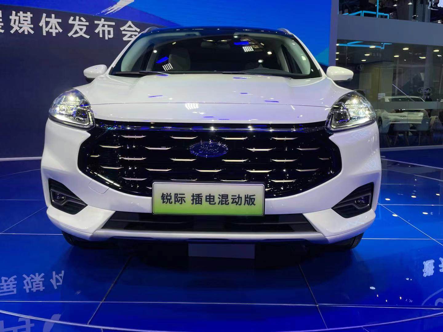 因此,如今推出锐际phev对于福特而言至关重要,目的是填补目前新能源