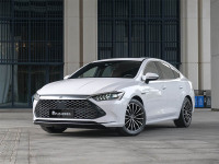 一箱油跑1000km 顶配不超15万 有它丰田混动都不香了！