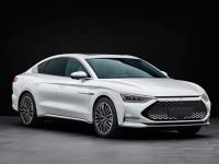 提车得等半年！百公里油耗低至0.8L 还搭刀片电池 爱了这台比亚迪