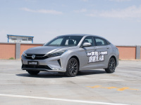 9万落地！专为年轻人打造的运动家轿！